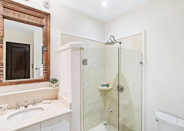 Stylish Beach-themed With Two Bedrooms And Lovely Ocean Views Сasa de vacaciones