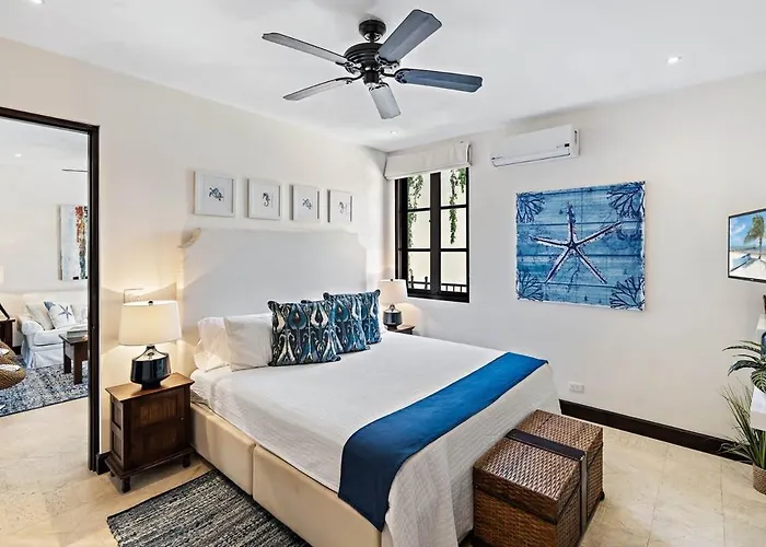 Stylish Beach-themed With Two Bedrooms And Lovely Ocean Views