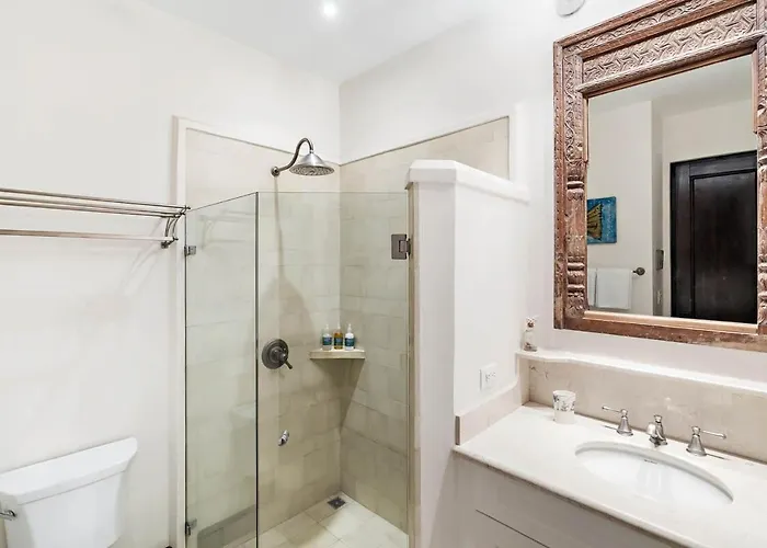 Stylish Beach-themed With Two Bedrooms And Lovely Ocean Views